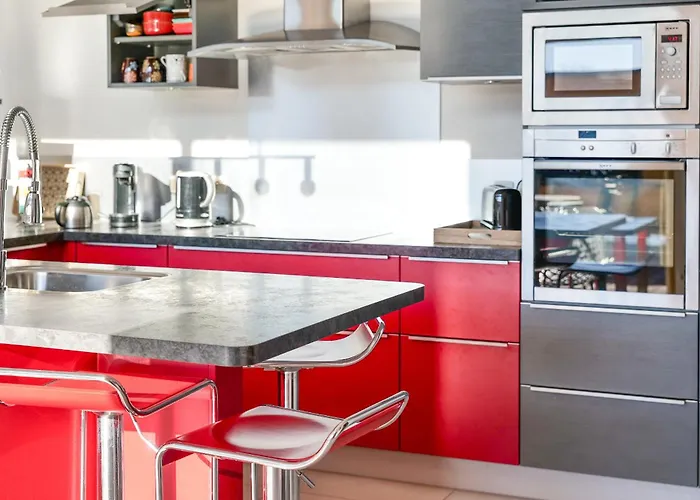 Superbe Avec Piscine Situee A 2 Km De La Grande Des Sables *