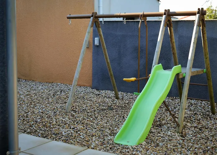 Superbe Avec Piscine Situee A 2 Km De La Grande Des Sables