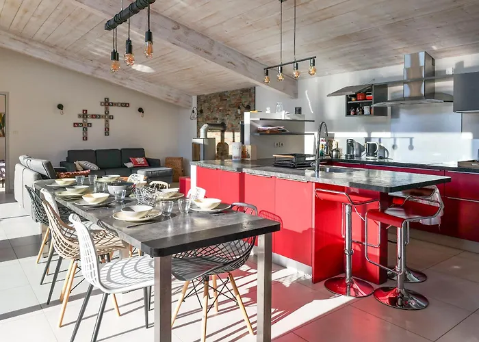 Superbe Avec Piscine Situee A 2 Km De La Grande Des Sables *